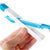 brosse et pelle de nettoyage 